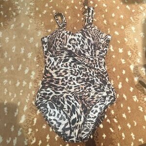 Leopard Miracle Suite one piece swim sexy size 8